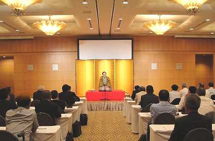 三遊亭楽春の笑いとメンタルヘルス講演会の風景