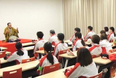 三遊亭楽春の落語で笑おう、心の健康セミナーの風景