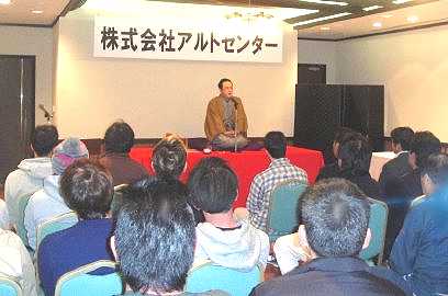 人気講師・三遊亭楽春の安全大会の講演会の風景