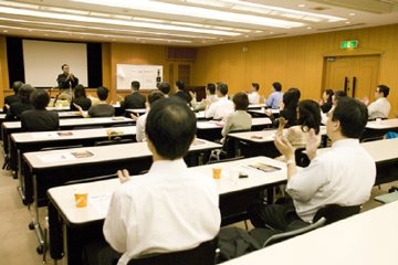 三遊亭楽春のカスタマーサービス講演会