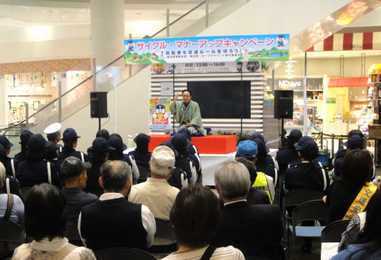 三遊亭楽春の笑いの効果で安心安全講演会の風景