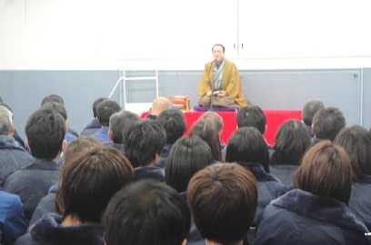 三遊亭楽春の笑いの効果でメンタルヘルス講演会の風景