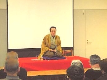 講演会の人気講師・三遊亭楽春の笑いと健康の講演会の風景