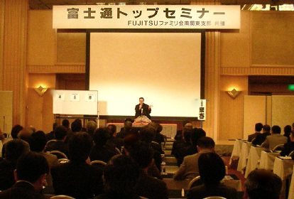 三遊亭楽春のカスタマーサービス講演会の風景