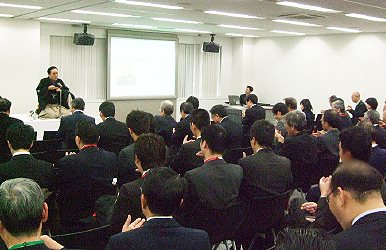 講演会の人気講師・三遊亭楽春のカスタマーサービス顧客満足講演会の風景