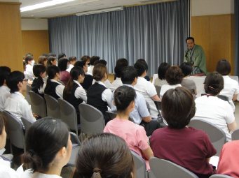 三遊亭楽春の落語で笑ってリフレッシュ講演会