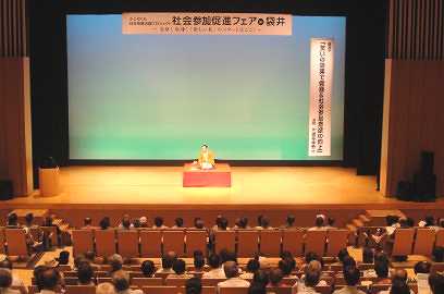 講演会人気講師・三遊亭楽春の笑いの効果で健康(介護予防)講演会の風景
