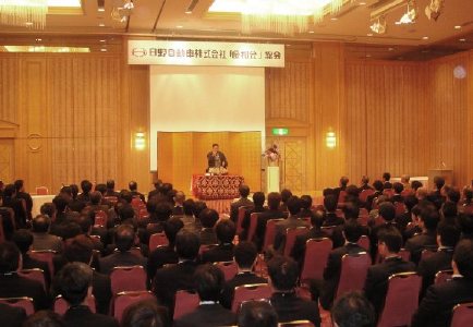 講演会の人気講師で落語家・三遊亭楽春のコミュニケーション講演会の風景