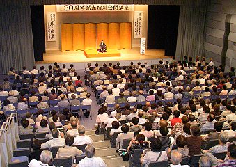 三遊亭楽春の笑いと健康の講演会の風景