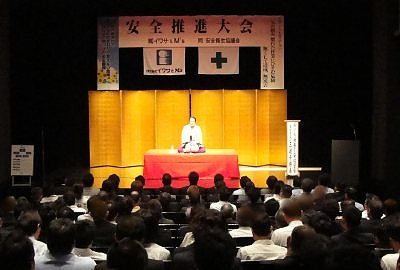 三遊亭楽春の講演会の風景・笑いの効果で安心安全