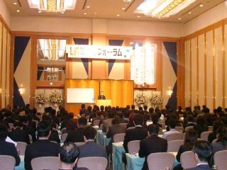 講演会の人気講師で落語家・三遊亭楽春のカスタマーサービス&コミュニケーション講演会の風景