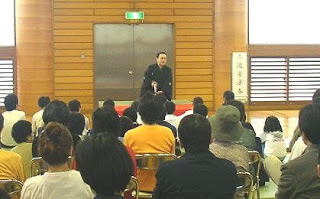 三遊亭楽春・親子寄席の風景