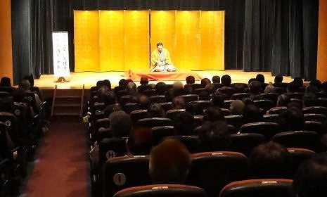 講演会の人気講師で落語家・三遊亭楽春の健康落語講演会が大入り満員