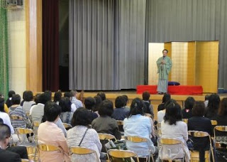 三遊亭楽春の学校PTA研修会の風景
