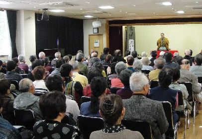 講演会人気講師・三遊亭楽春の健康落語講演会の風景