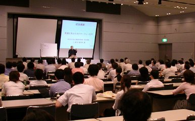 三遊亭楽春の落語に学ぶカスタマーサービス講演会の風景