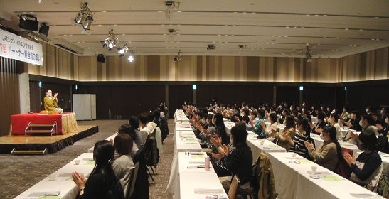 三遊亭楽春講演会の風景 笑いは健康の良薬