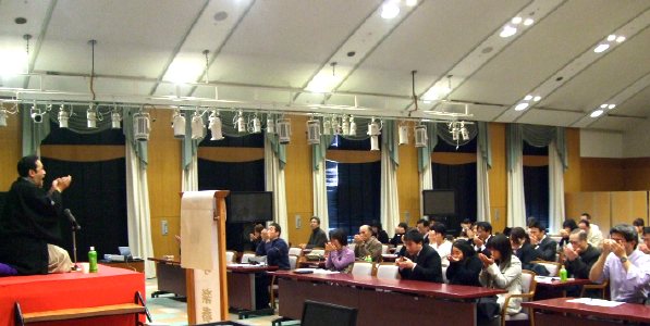 講演会が好評の人気講師・三遊亭楽春のコミュニケーション&メンタルヘルス講演会