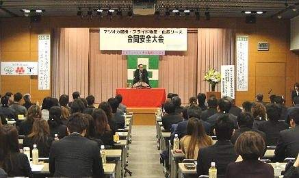 三遊亭楽春の安全大会の講演会風景