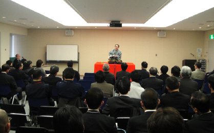 三遊亭楽春の顧客満足度向上講演会の風景