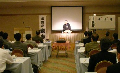 三遊亭楽春の落語に学ぶカスタマーサービス講演会の風景