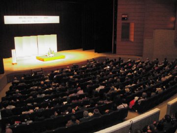 三遊亭楽春の笑いの効果で介護予防講演会風景