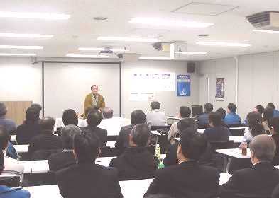 三遊亭楽春の笑いの効能でモチベーション講演会の風景