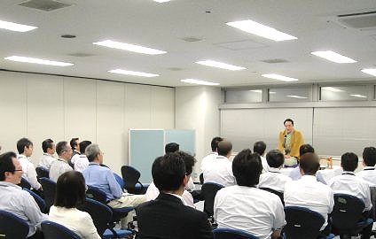 健康講演会人気講師で落語家・三遊亭楽春のスキル伝承と後進育成講演会の風景