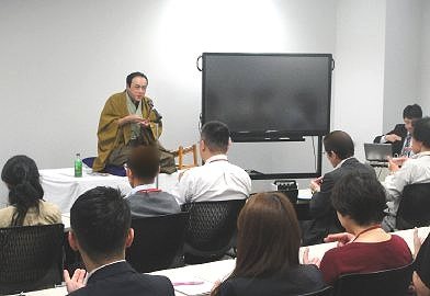 三遊亭楽春の笑いの効果でストレスマネジメント講演会の風景