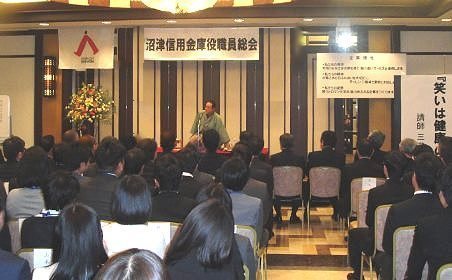 三遊亭楽春の笑いは健康の良薬講演会の風景