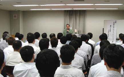 三遊亭楽春のコミュニケーション講演会の風景