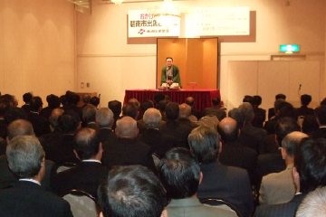 三遊亭楽春の落語で笑ってリフレッシュ講演会の風景