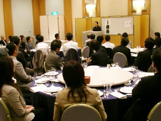 三遊亭楽春の落語に学ぶカスタマーサービス講演会の風景