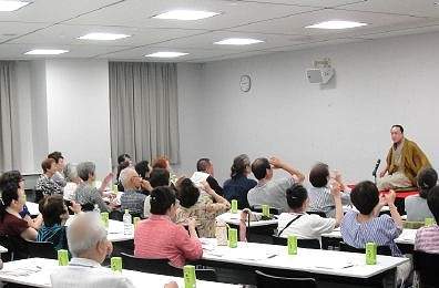 三遊亭楽春の笑いの効果で健康増進講演会の風景