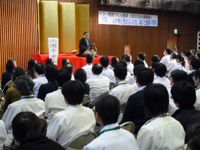 三遊亭楽春の笑いと健康の元気が出る講演会の風景