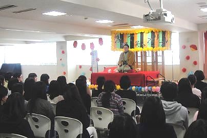 三遊亭楽春の落語で笑ってリフレッシュ講演会の風景