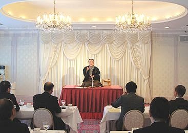 講演会の人気講師で落語家・三遊亭楽春のコミュニケーション&メンタルヘルス講演会