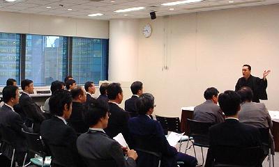 人気講演会講師・三遊亭楽春の落語界に学ぶカスタマーサービス講演会風景