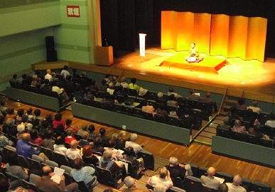 三遊亭楽春講演風景・笑いの効果で介護予防