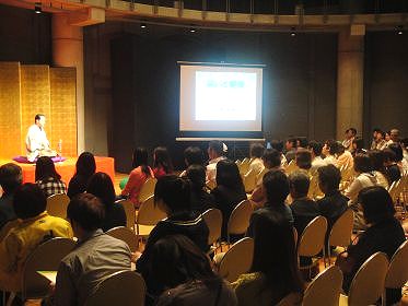 講演会の人気講師・三遊亭楽春の笑いと健康講演会