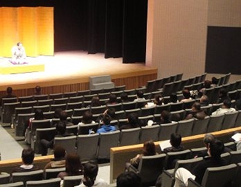 健康講演会人気講師で落語家・三遊亭楽春のメンタルヘルスケア講演会の風景