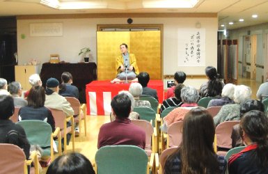 三遊亭楽春の笑いと健康の講演会の風景