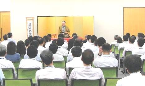 三遊亭楽春の笑いと健康の講演会の風景