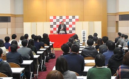 講演会の人気講師で落語家・三遊亭楽春のCS向上&コミュニケーション講演会の風景