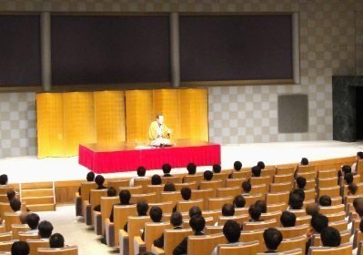 安全衛生大会の人気講師・三遊亭楽春講演会「笑いに学ぶコミュニケーション&メンタルヘルス」