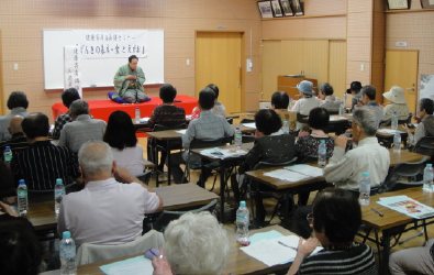 三遊亭楽春の落語講演会の風景