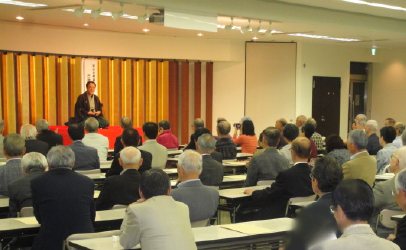 三遊亭楽春の笑いと健康講演会の風景