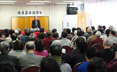 講演会人気講師・三遊亭楽春の健康落語講演会の風景