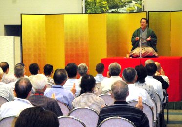 落語家で講演会の人気講師・三遊亭楽春の笑いは健康の良講演会の風景