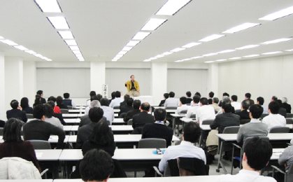 三遊亭楽春の笑いは健康の良薬講演会の風景